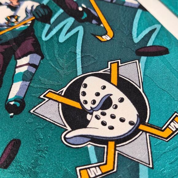 ANAHEIM MIGHTY DUCKS NHL SILK TIE INAUGURAL SEASON VINTAGE GREEN 4" X 57" - Picture 2 of 3